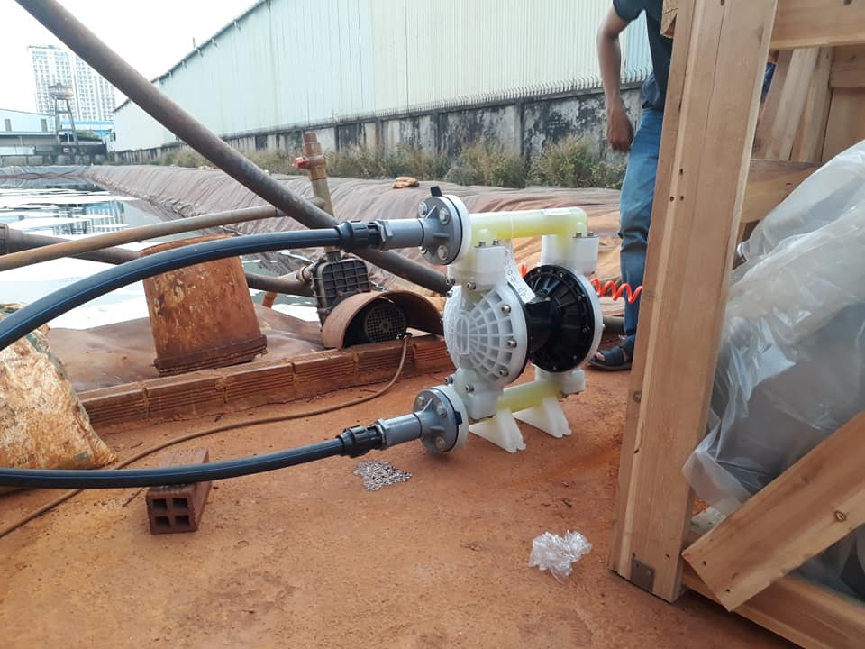 Bơm màng khí nén TDS dùng bơm Axit tại nhà máy xử lý nước thải khu công nghiệp sóng thần 2.